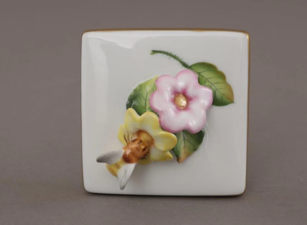 Square Box with Honeybee - Image 2