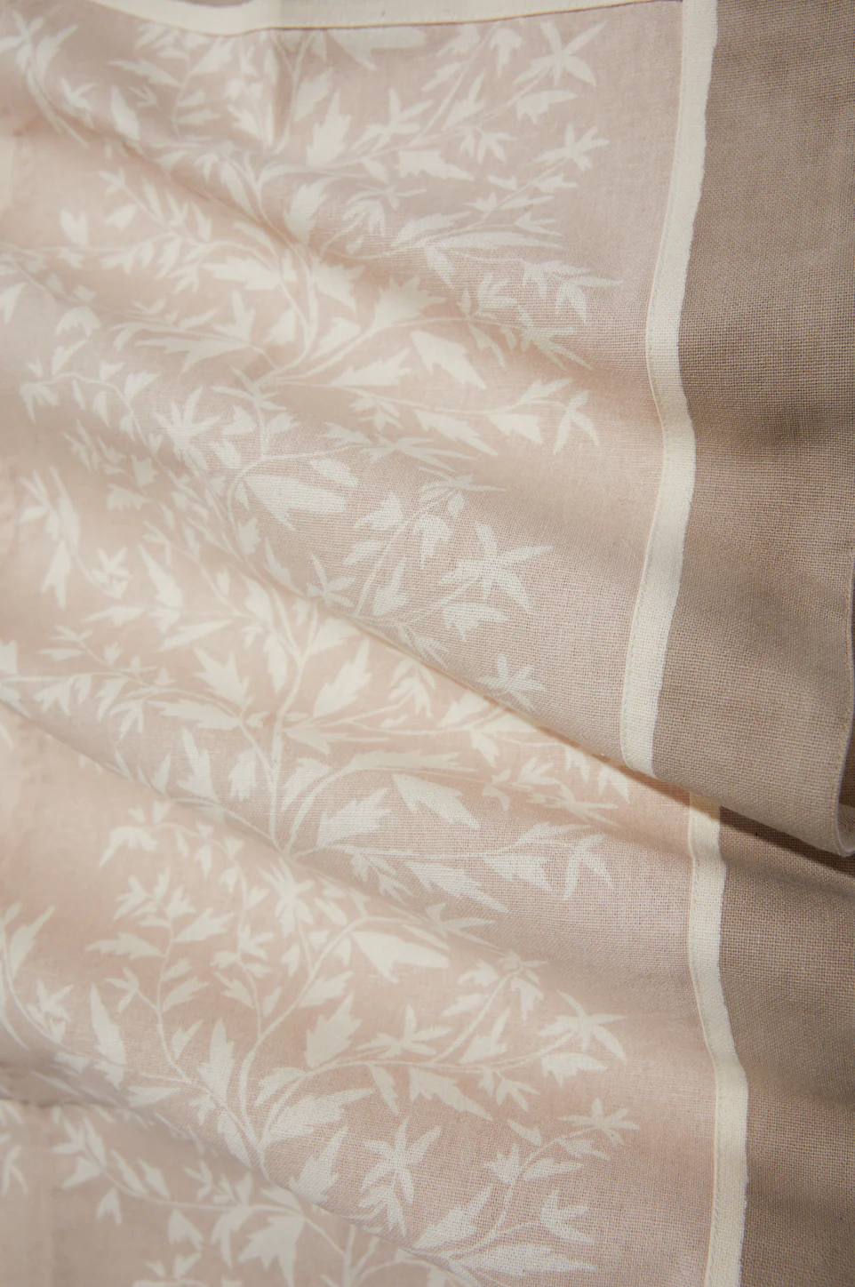 Primrose Tablecloth Sand 70x120 - Image 3